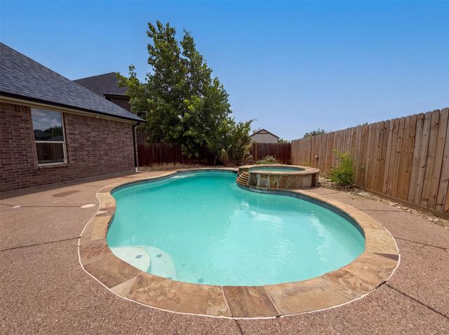 400 Blue Star Court, Burleson, TX 76028