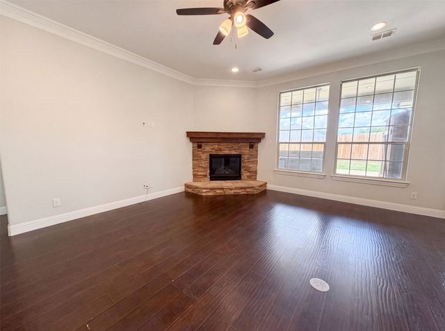 400 Blue Star Court, Burleson, TX 76028