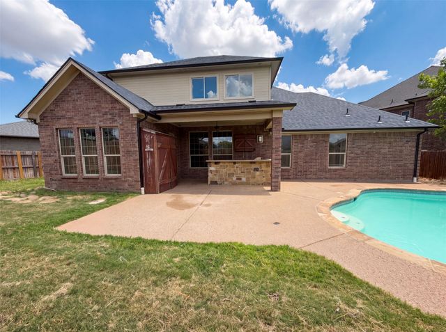 400 Blue Star Court, Burleson, TX 76028