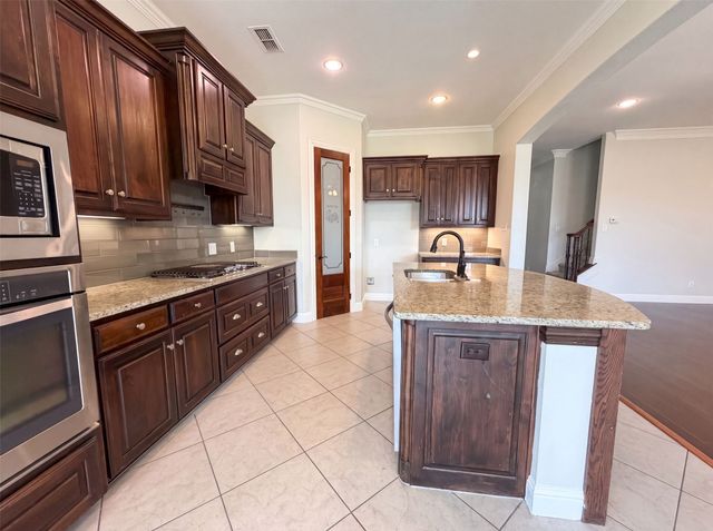 400 Blue Star Court, Burleson, TX 76028