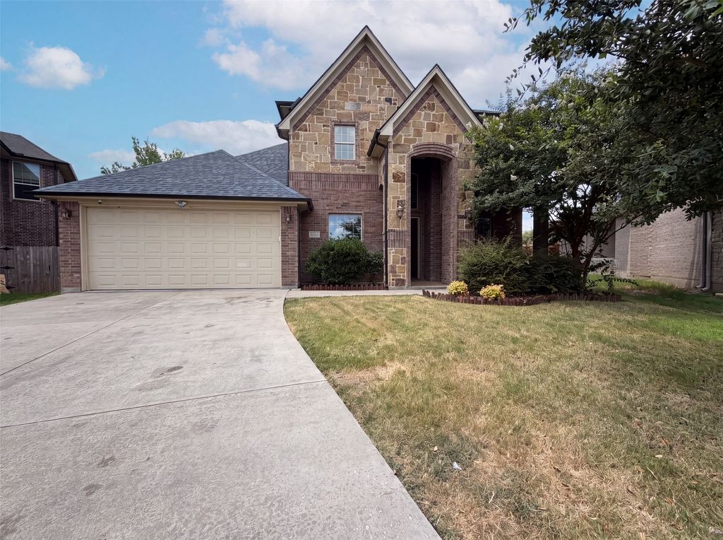 400 Blue Star Court, Burleson, TX 76028