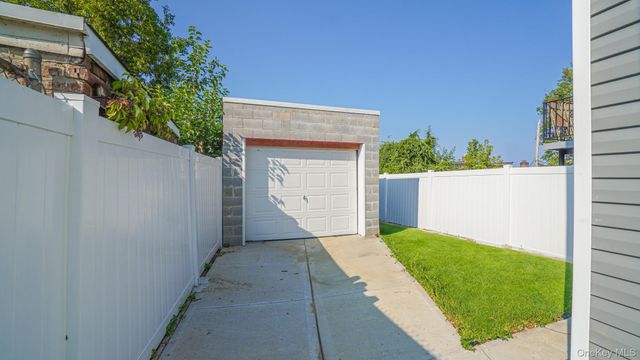 1011 E 221st Street, Bronx, NY 10469