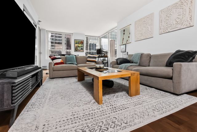 345 N LASALLE Street 2405, Chicago, IL 60654