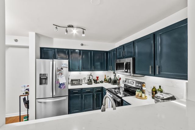 345 N LASALLE Street 2405, Chicago, IL 60654