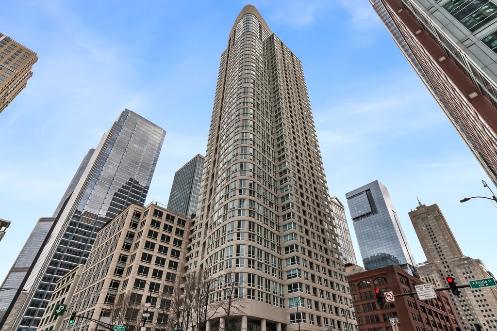 345 N LASALLE Street 2405, Chicago, IL 60654