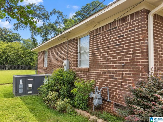 1010 26TH AVENUE N, Hueytown, AL 35023