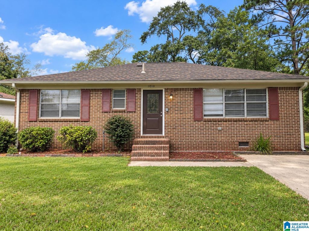 1010 26TH AVENUE N, Hueytown, AL 35023