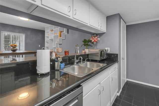 1909 Brun Street 17, Houston, TX 77019