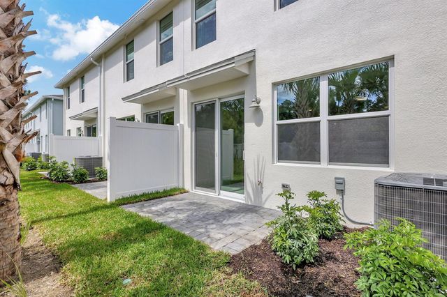 5694 SE EDGEWATER Circle, Stuart, FL 34997