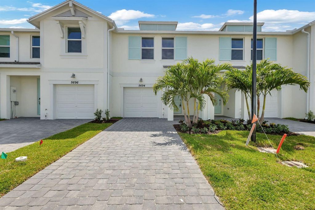 5694 SE EDGEWATER Circle, Stuart, FL 34997