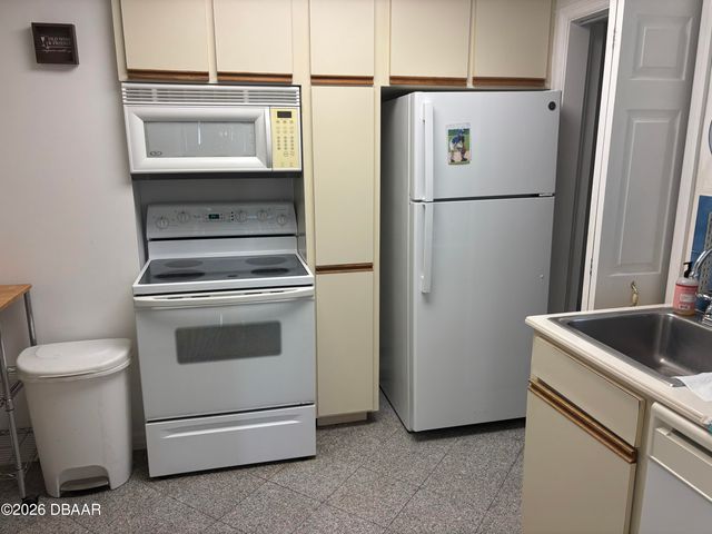 18 Jefferson Landing, Daytona Beach, FL 32118