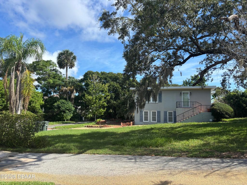18 Jefferson Landing, Daytona Beach, FL 32118