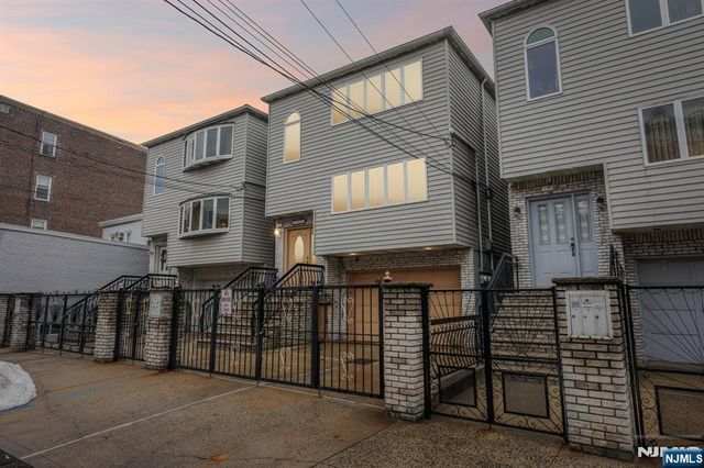 297 Kinney Street, Newark, NJ 07105