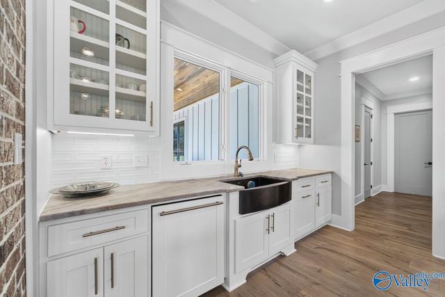 180 Honea Lane, Owens Cross Roads, AL 35763