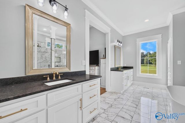 180 Honea Lane, Owens Cross Roads, AL 35763