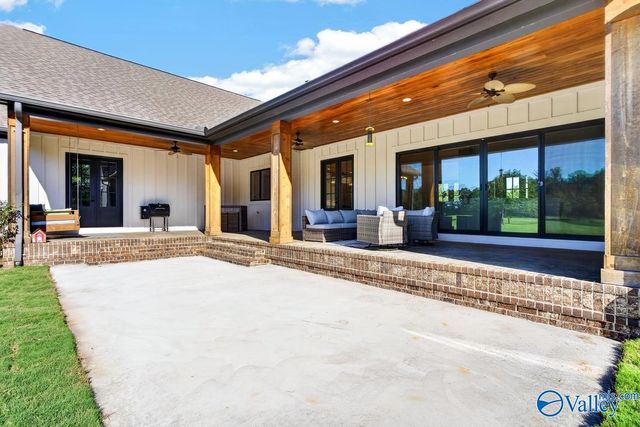 180 Honea Lane, Owens Cross Roads, AL 35763