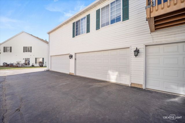 746 Fieldcrest Drive B, South Elgin, IL 60177