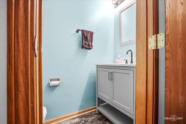 746 Fieldcrest Drive B, South Elgin, IL 60177