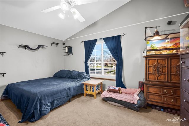 746 Fieldcrest Drive B, South Elgin, IL 60177