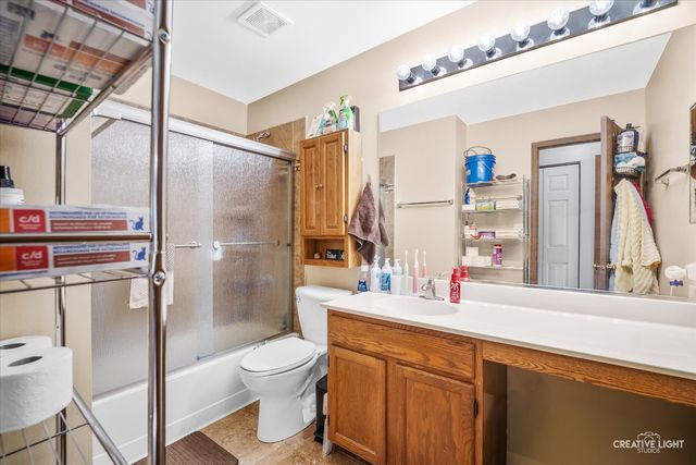 746 Fieldcrest Drive B, South Elgin, IL 60177