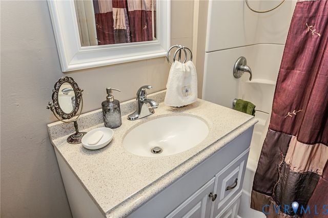 8225 Old Roxbury Rd, Quinton, VA 23141