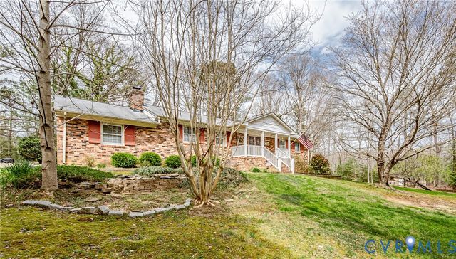 8225 Old Roxbury Rd, Quinton, VA 23141
