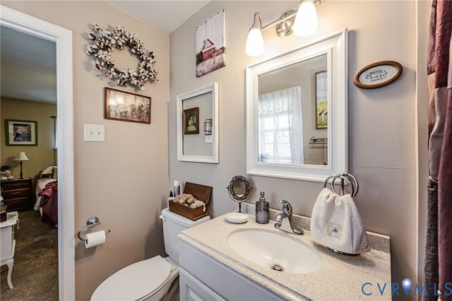 8225 Old Roxbury Rd, Quinton, VA 23141