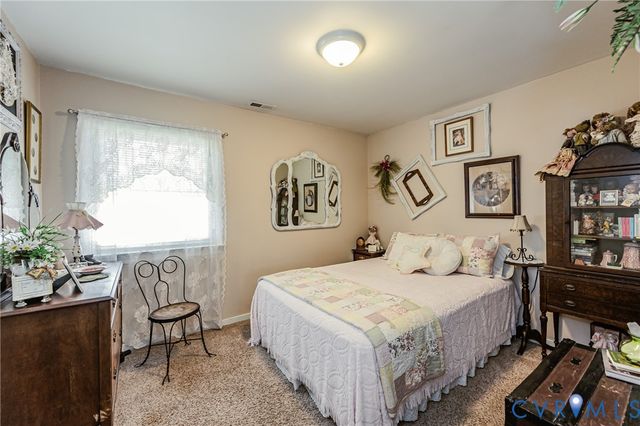 8225 Old Roxbury Rd, Quinton, VA 23141