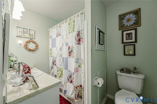 8225 Old Roxbury Rd, Quinton, VA 23141