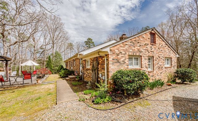 8225 Old Roxbury Rd, Quinton, VA 23141