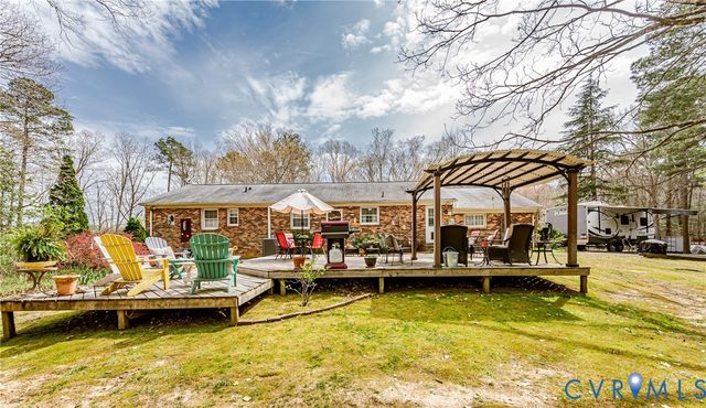 8225 Old Roxbury Rd, Quinton, VA 23141