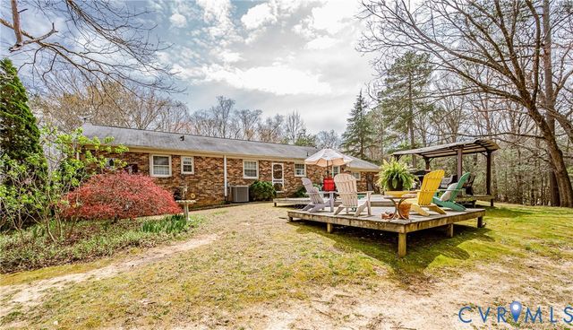8225 Old Roxbury Rd, Quinton, VA 23141