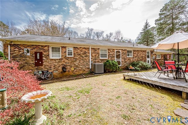 8225 Old Roxbury Rd, Quinton, VA 23141