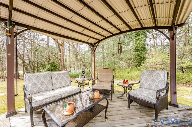 8225 Old Roxbury Rd, Quinton, VA 23141