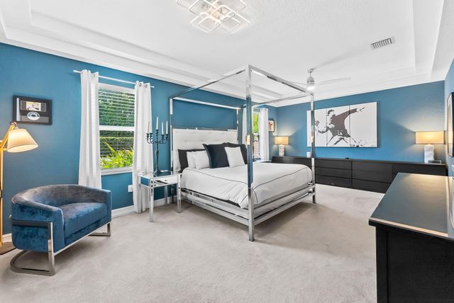 717 NE 22nd Dr, Wilton Manors, FL 33305