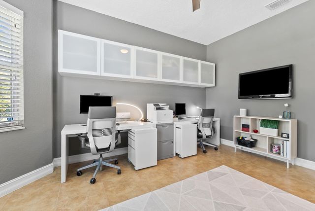 717 NE 22nd Dr, Wilton Manors, FL 33305