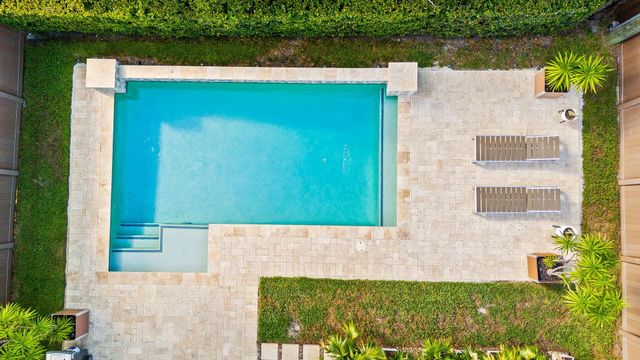 717 NE 22nd Dr, Wilton Manors, FL 33305