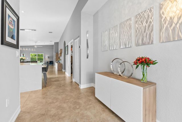 717 NE 22nd Dr, Wilton Manors, FL 33305