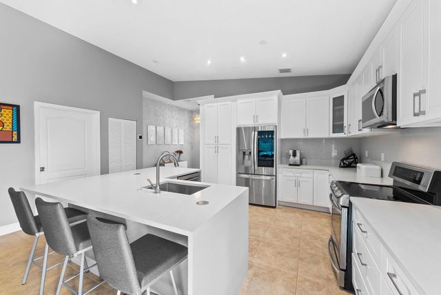 717 NE 22nd Dr, Wilton Manors, FL 33305