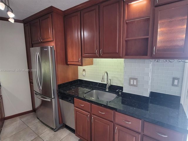 2600 Collins Ave 401, Miami Beach, FL 33140