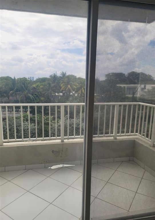 2600 Collins Ave 401, Miami Beach, FL 33140