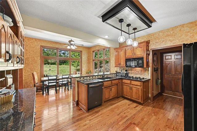 8225 NW Weatherby Drive, Weatherby Lake, MO 64152