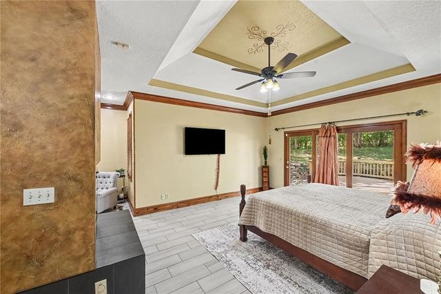 8225 NW Weatherby Drive, Weatherby Lake, MO 64152