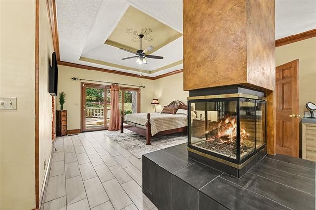 8225 NW Weatherby Drive, Weatherby Lake, MO 64152