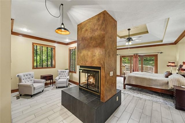 8225 NW Weatherby Drive, Weatherby Lake, MO 64152