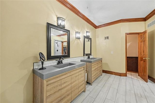 8225 NW Weatherby Drive, Weatherby Lake, MO 64152