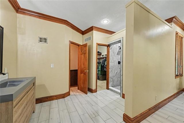 8225 NW Weatherby Drive, Weatherby Lake, MO 64152