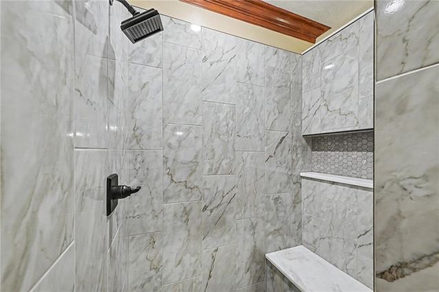 8225 NW Weatherby Drive, Weatherby Lake, MO 64152