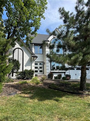 8225 NW Weatherby Drive, Weatherby Lake, MO 64152