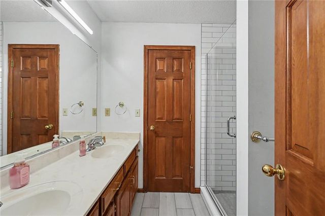 8225 NW Weatherby Drive, Weatherby Lake, MO 64152
